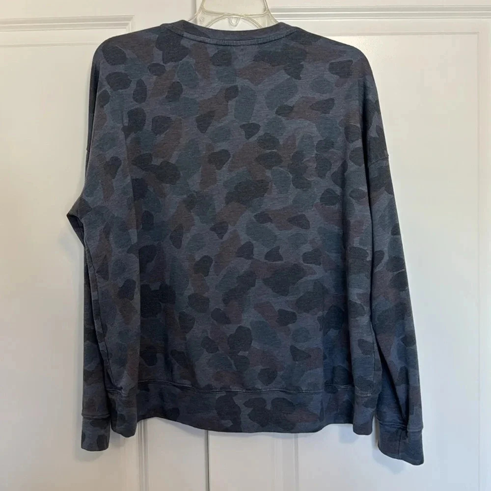 Sundry Camo Lightweight Crewneck Sweatshirt Size Medium Gray/Blue - Picture 7 of 11